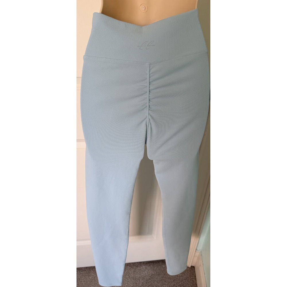 Chanelle Couture NWT Light Blue Ribbed Crossover Waist Scrunch Butt Leggings M - Picture 3 of 6